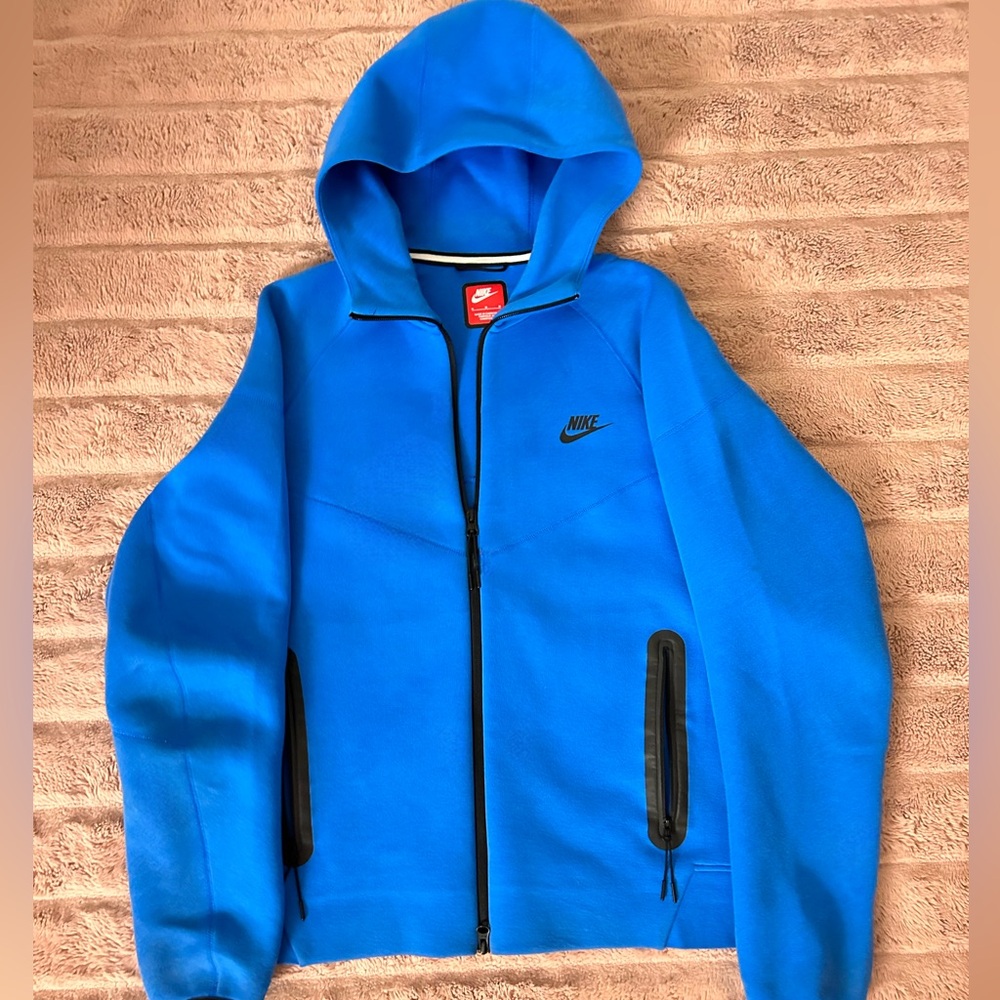 Blue Nike tech